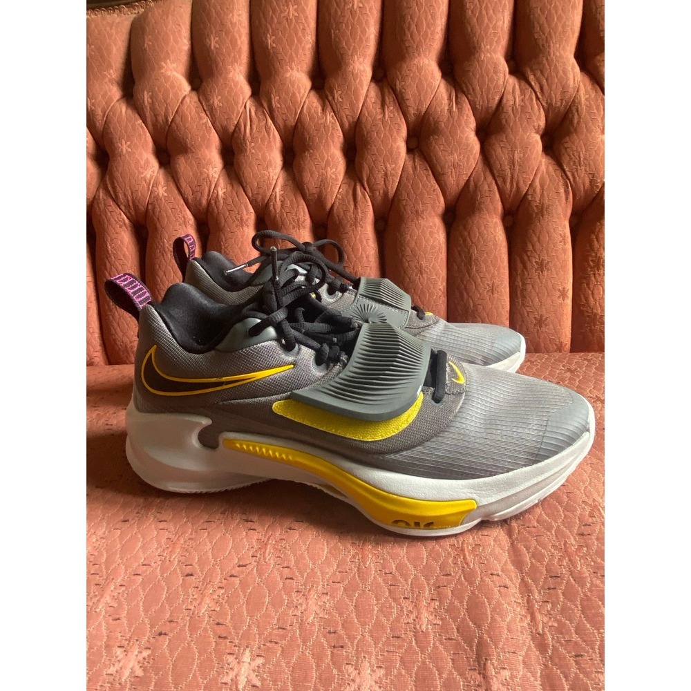 Nike Zoom Freak 3 Men in Size 10.5 s3